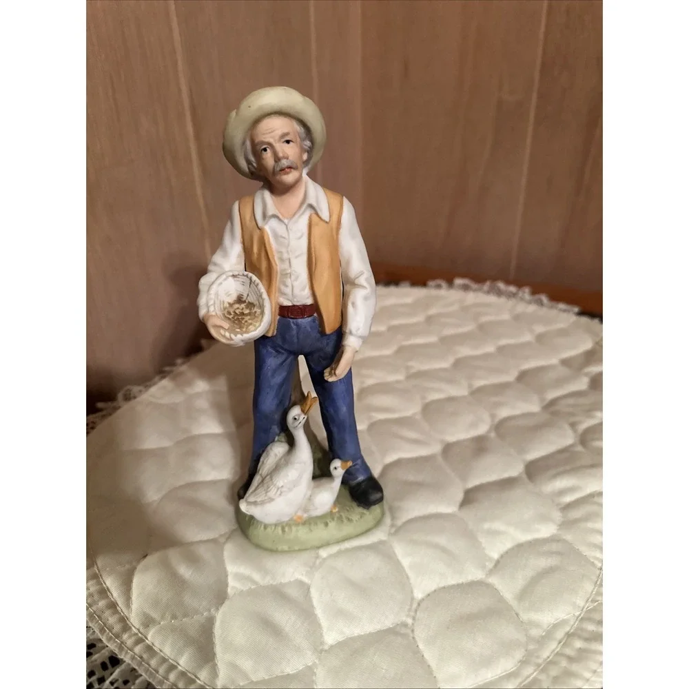 vintage Homco porcelain figurine,‎ called Old Man Feeding Ducks